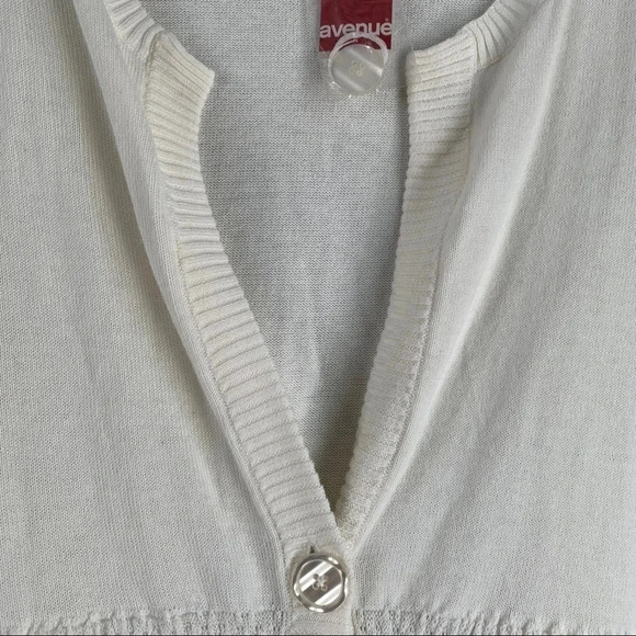 Avenue Short Sleeve 3-Button Sweater Top NEW - Picture 3 of 9